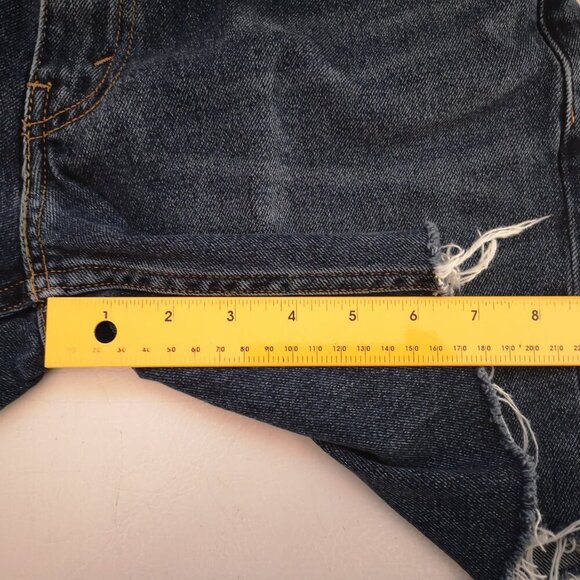 Levi's 559 Ladies Size 30 Waist Cut Off Medium Wash Jean Shorts - Picture 12 of 12